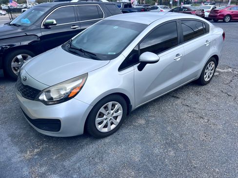 Used 2013 Kia Rio LX image 2
