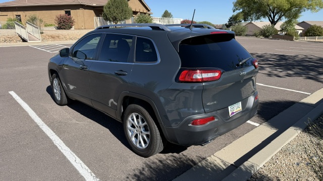 Used 2018 Jeep Cherokee Latitude Plus w/ Cold Weather Group AWD/4WD image 11
