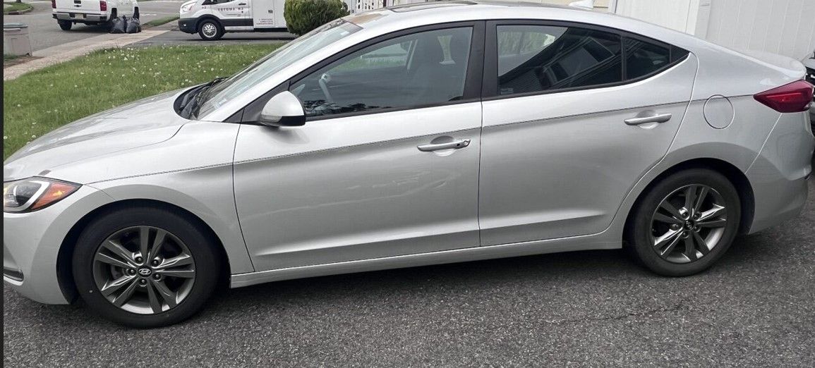 Used 2017 Hyundai Elantra Value Edition FWD image 8