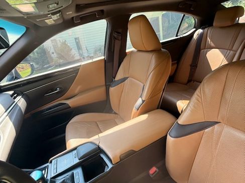 Used 2019 Lexus ES 350 w/ Accessory Package 2 FWD image 11
