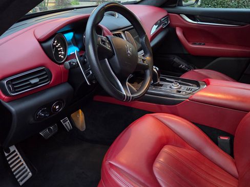 Used 2017 Maserati Levante S image 10