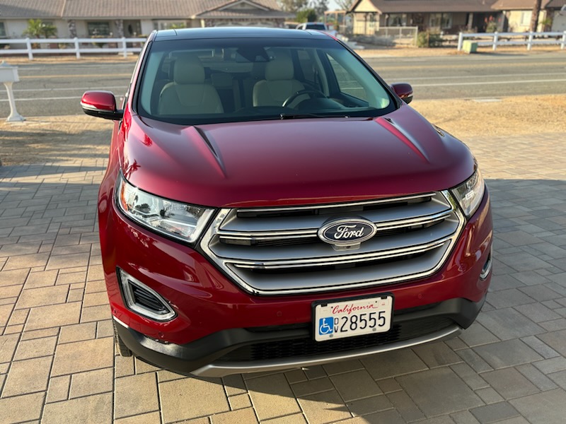 Used 2018 Ford Edge Titanium w/ Equipment Group 302A FWD image 4