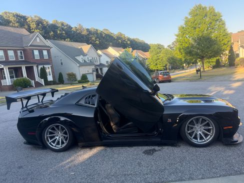 Used 2023 Dodge Challenger R/T Scat Pack RWD image 4