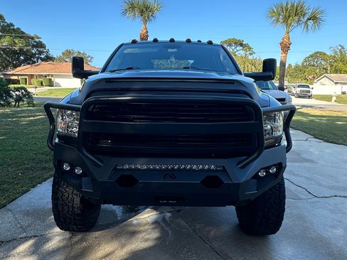 Used 2018 RAM 2500 Tradesman w/ Chrome Appearance Group image 4