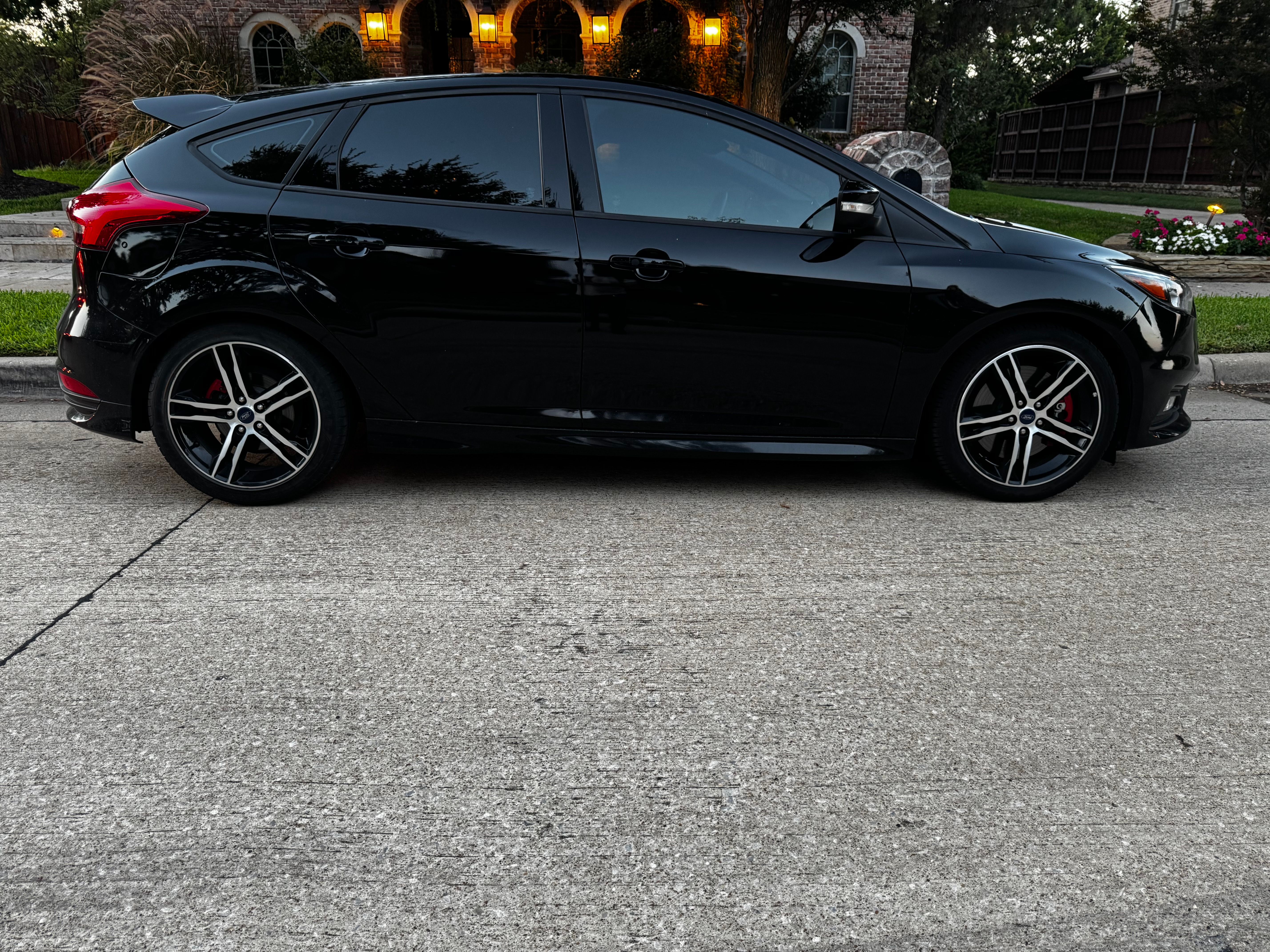 Used 2017 Ford Focus ST FWD image 2