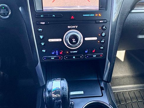Used 2019 Ford Explorer Limited w/ Class III Trailer Tow Package FWD image 17