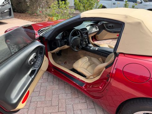 Used 2004 Chevrolet Corvette Convertible w/ Preferred Equipment Group image 2