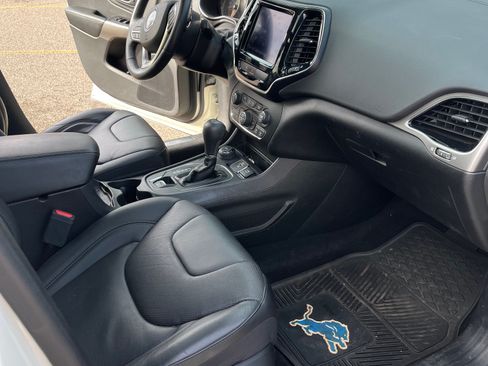 Used 2019 Jeep Cherokee High Altitude image 4