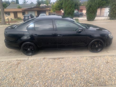 Used 2012 Volkswagen Jetta SE image 1