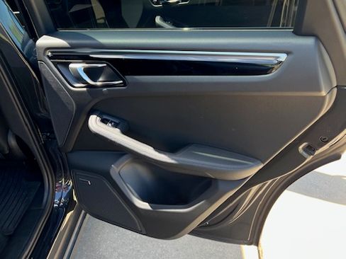 Used 2021 Porsche Macan S image 19