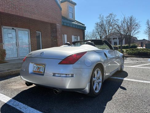 Used 2004 Nissan 350Z Touring image 9