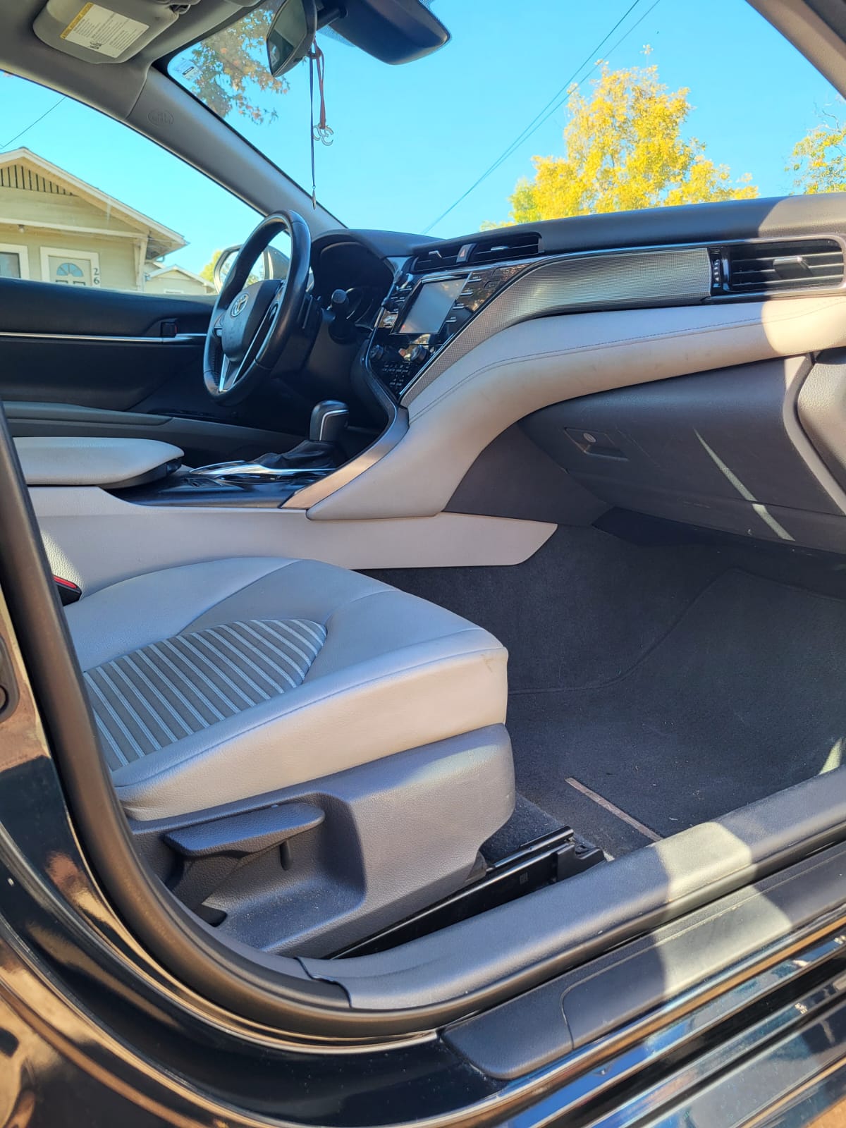 Used 2019 Toyota Camry SE FWD image 18