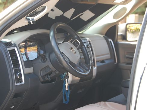 Used 2009 Dodge Ram 1500 Truck SLT w/ Remote Start & Security Group image 9