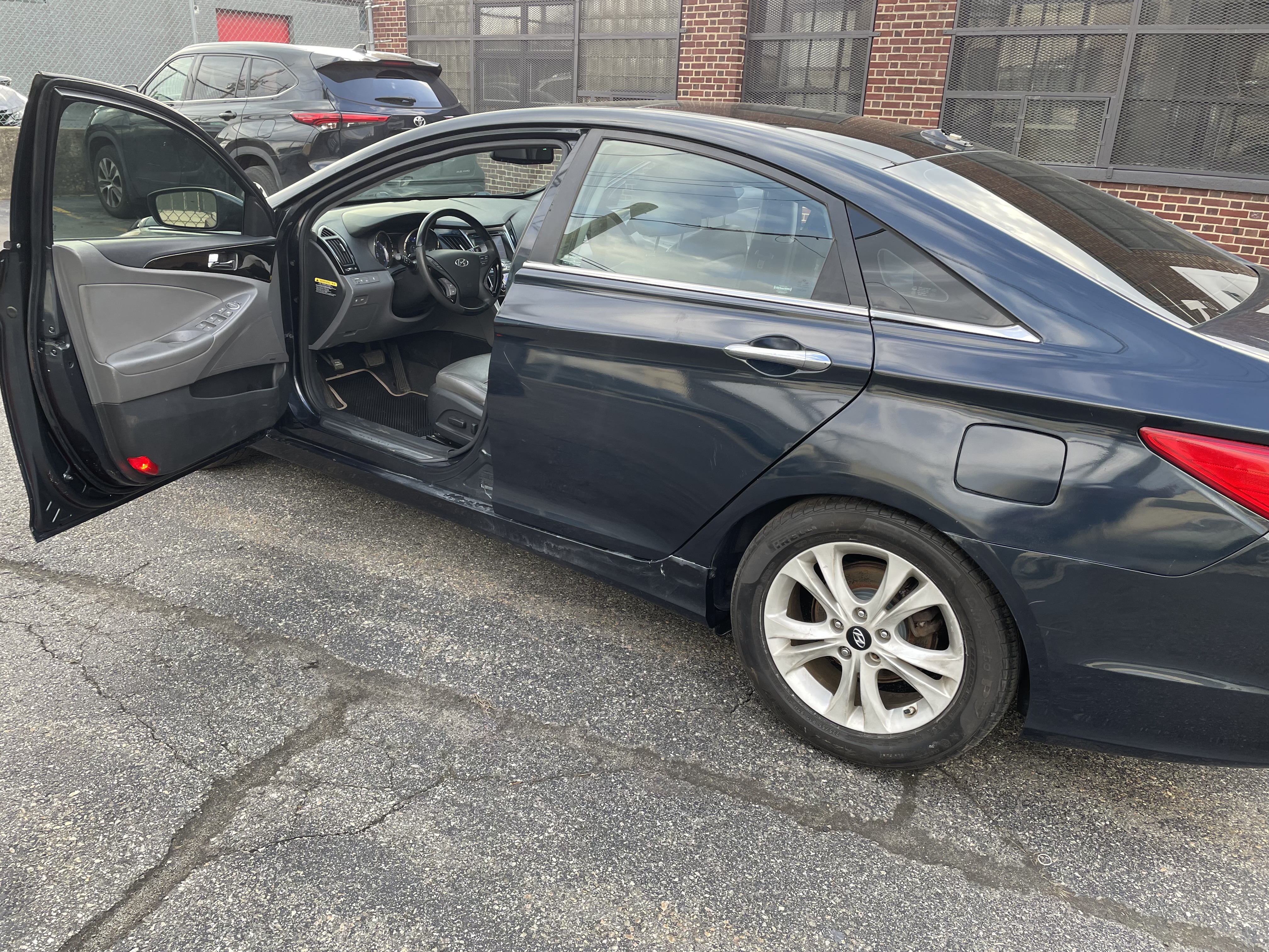 Used 2013 Hyundai Sonata Limited w/ Premium Pkg FWD image 12