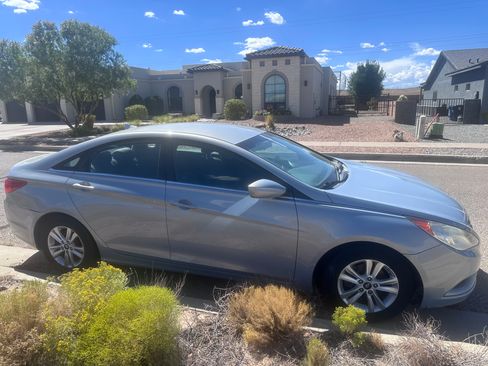 Used 2011 Hyundai Sonata GLS w/ Popular Equipment Pkg 2 FWD image 2