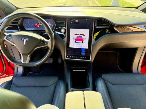 Used 2018 Tesla Model X 75D image 8