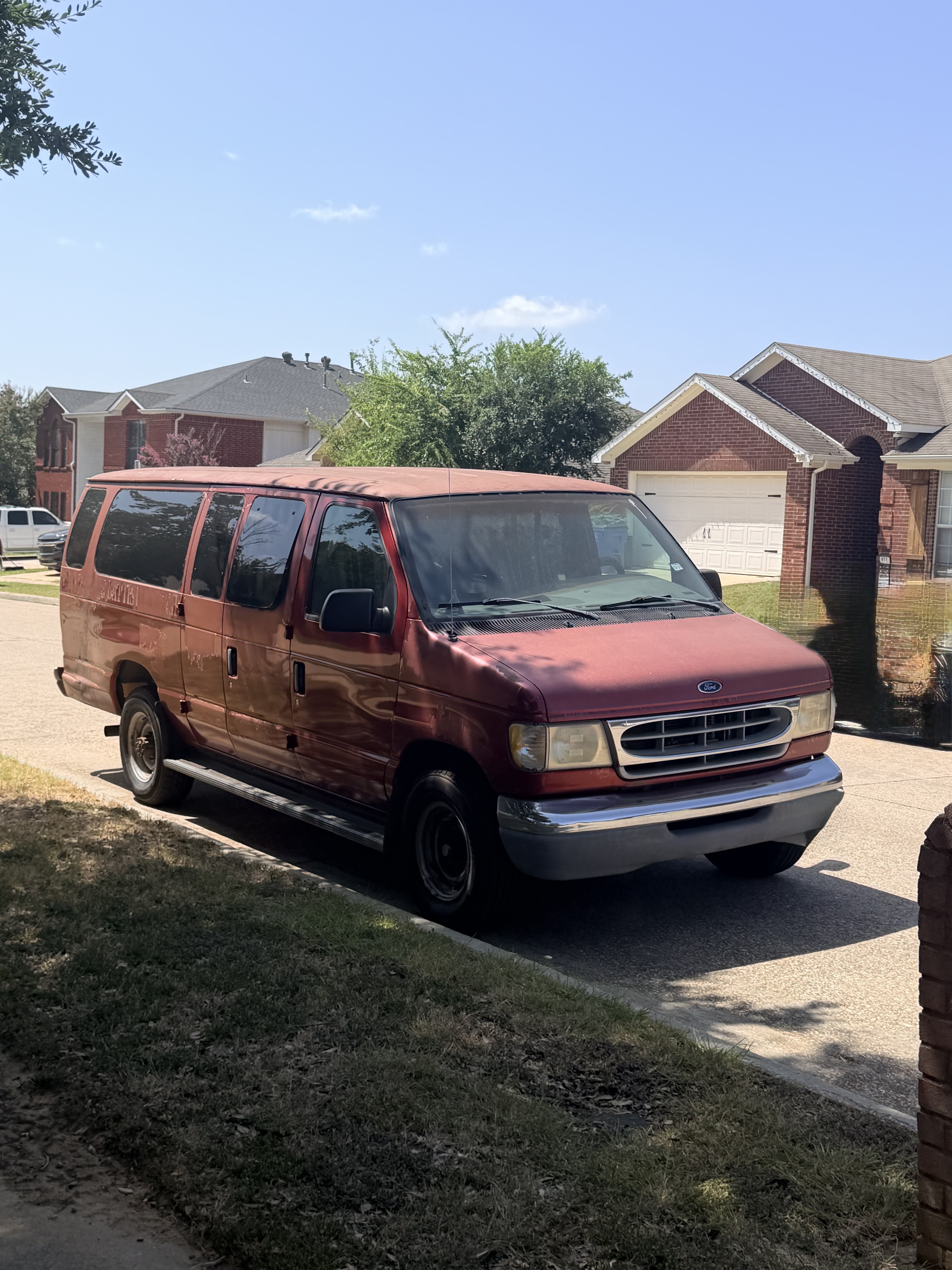Used 1998 Ford E-350 and Econoline 350 Club Wagon RWD image 1