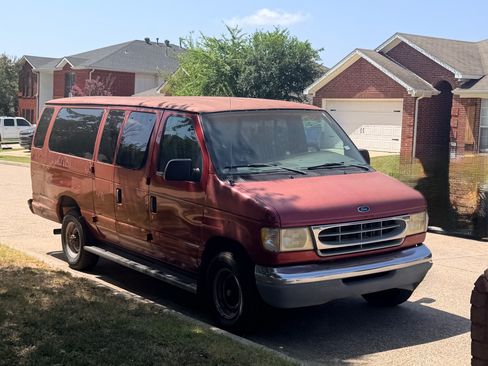 Used 1998 Ford E-350 and Econoline 350 Club Wagon RWD image 1