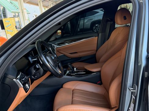 Used 2022 BMW 530e w/ Premium Package RWD image 17