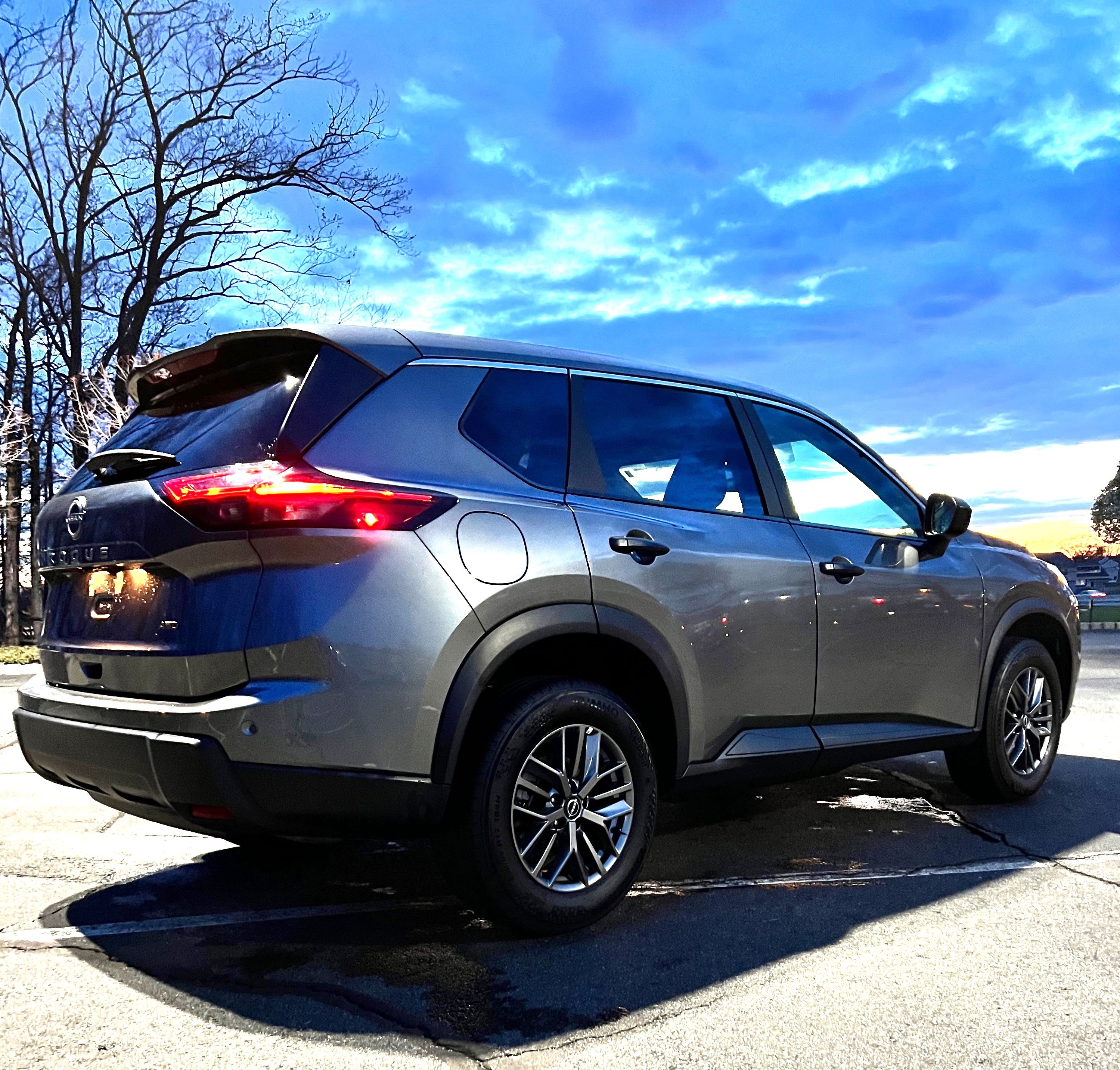 Used 2024 Nissan Rogue S AWD/4WD image 1