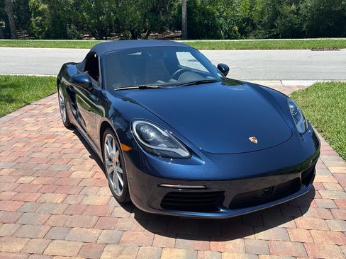 Used 2019 Porsche 718 Boxster RWD image 2