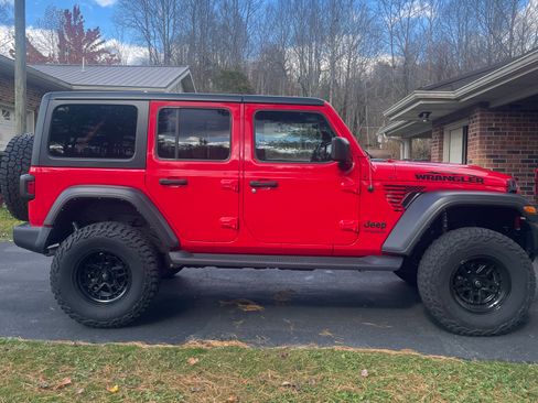 Used 2022 Jeep Wrangler Unlimited Sport image 2