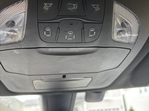 Used 2020 Chrysler Pacifica Touring w/ S Appearance Package image 18