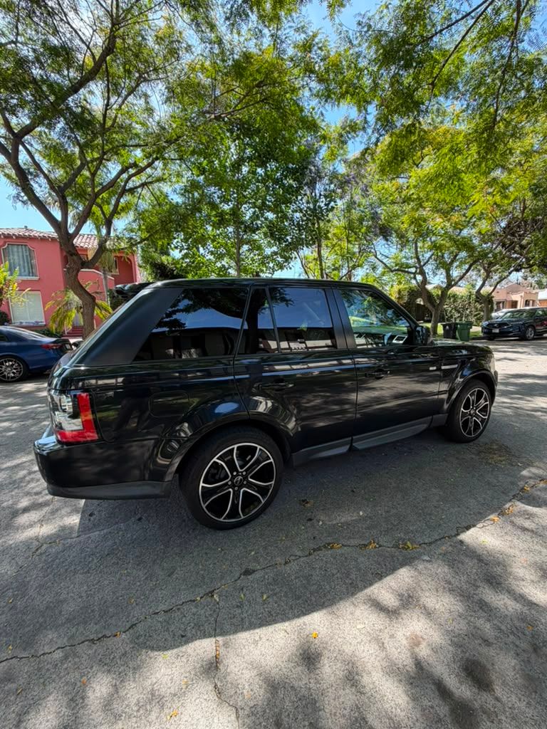 Used 2012 Land Rover Range Rover Sport HSE AWD/4WD image 4