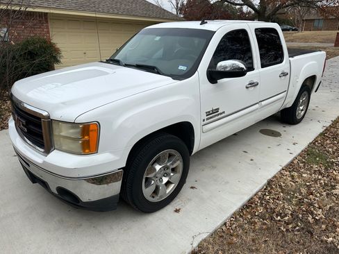 Used 2009 GMC Sierra 1500 SLE w/ Texas Edition image 4
