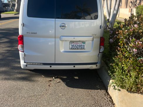 Used 2021 Nissan NV200 SV w/ Sliding Door Glass Package image 2