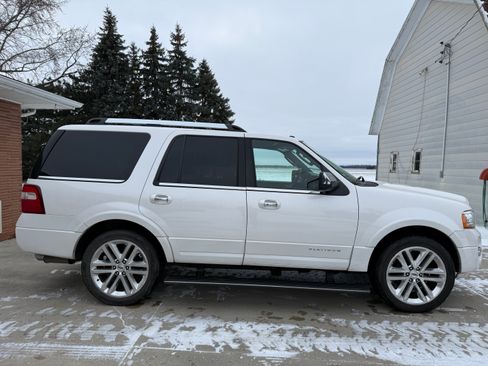 Used 2016 Ford Expedition Platinum image 4