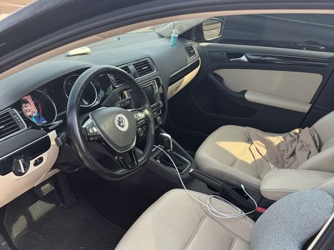 Used 2017 Volkswagen Jetta SEL image 2