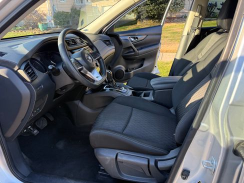 Used 2017 Nissan Rogue S image 9