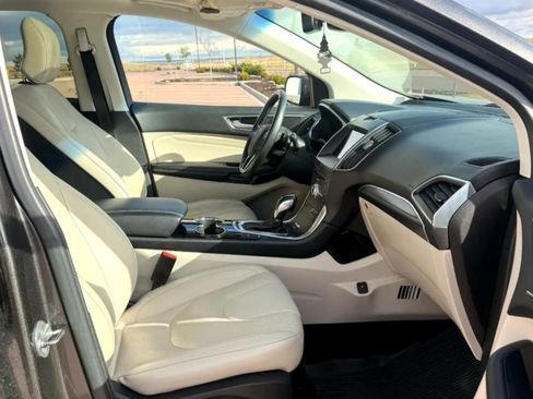 Used 2017 Ford Edge Titanium w/ Equipment Group 302A AWD/4WD image 9