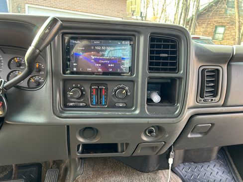 Used 2003 Chevrolet Avalanche 4x4 image 6