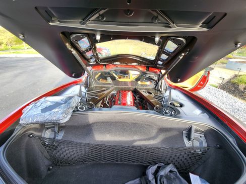 Used 2021 Chevrolet Corvette Stingray Premium Cpe w/ Z51 Performance Package image 9