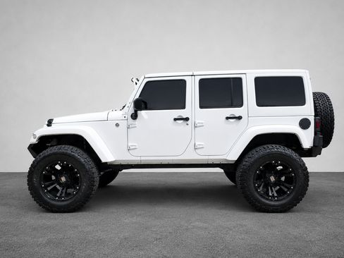 Used 2014 Jeep Wrangler Unlimited Sahara w/ Dual Top Group AWD/4WD image 8
