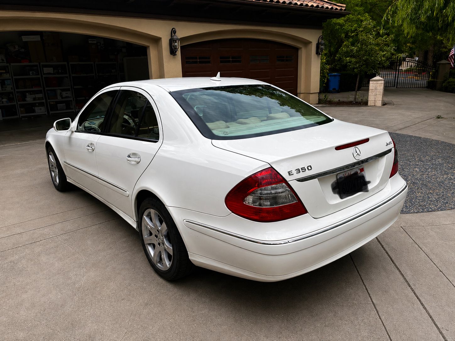 Used 2007 Mercedes-Benz E 350 4MATIC Sedan image 4
