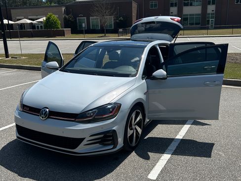 Used 2019 Volkswagen Golf 4-Door FWD image 14
