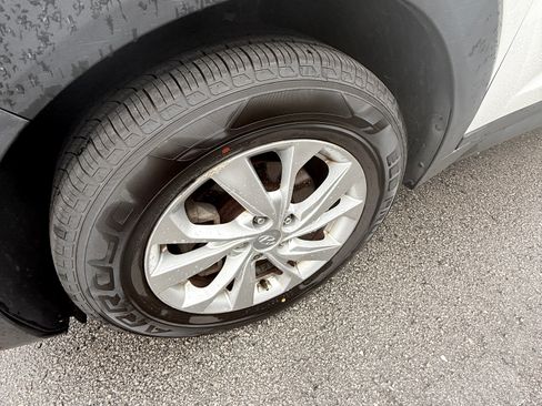 Used 2019 Hyundai Tucson SE w/ Cargo Package AWD/4WD image 10