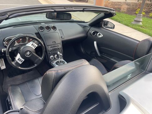 Used 2006 Nissan 350Z Enthusiast w/ (S02) Side Air Bags Pkg image 16