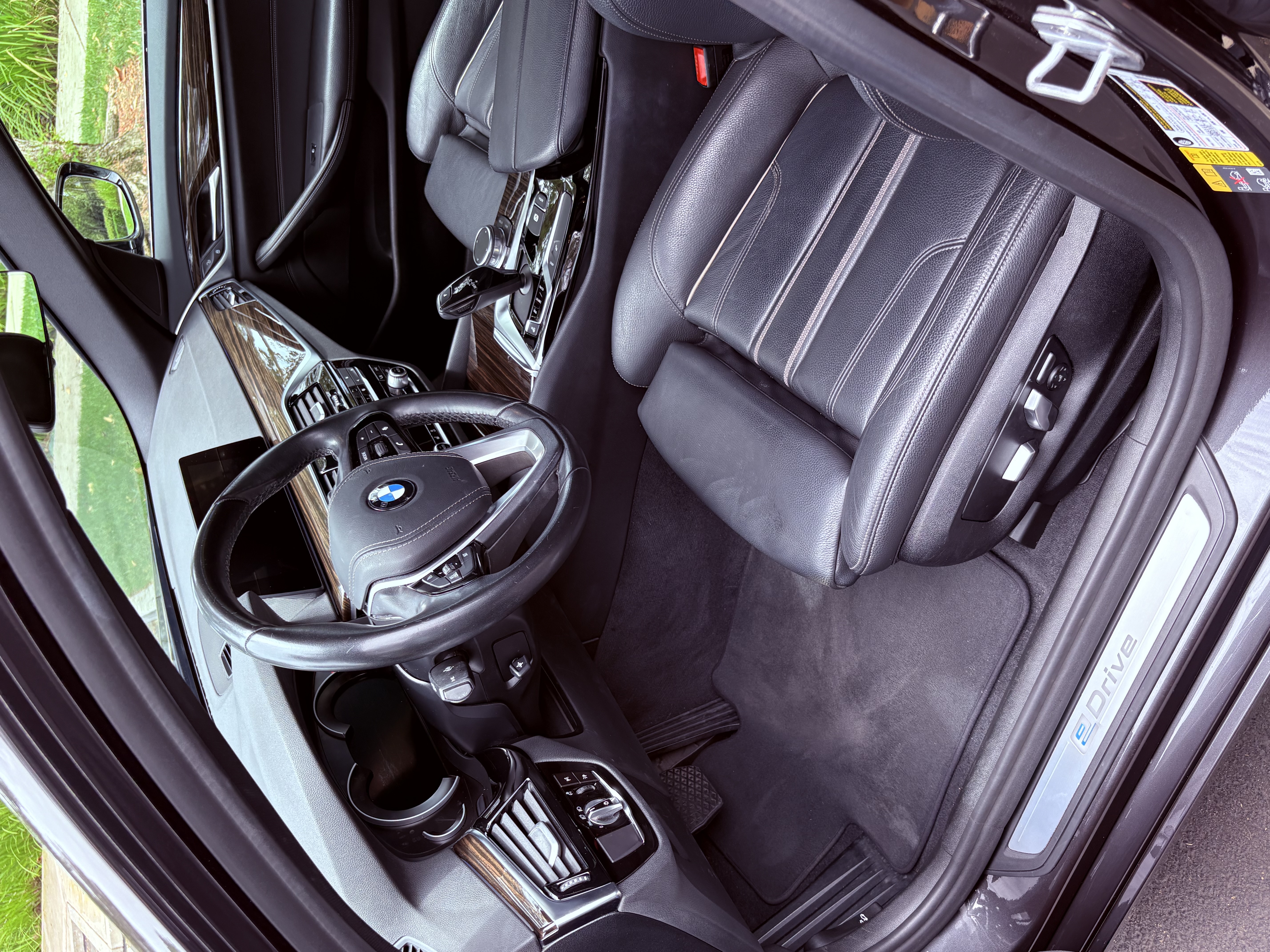 Used 2019 BMW 530e w/ Convenience Package RWD image 9