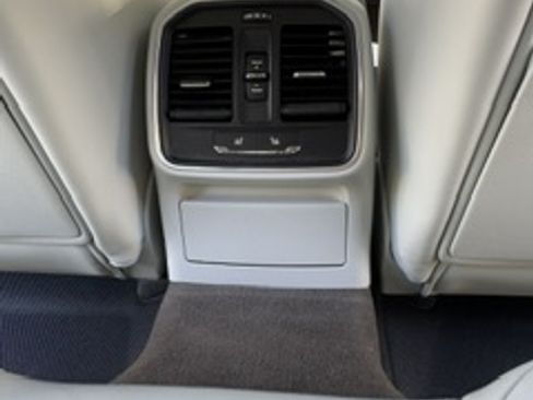 Used 2015 Porsche Macan Turbo image 22