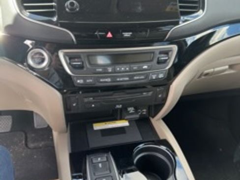 Used 2021 Honda Pilot Touring image 13