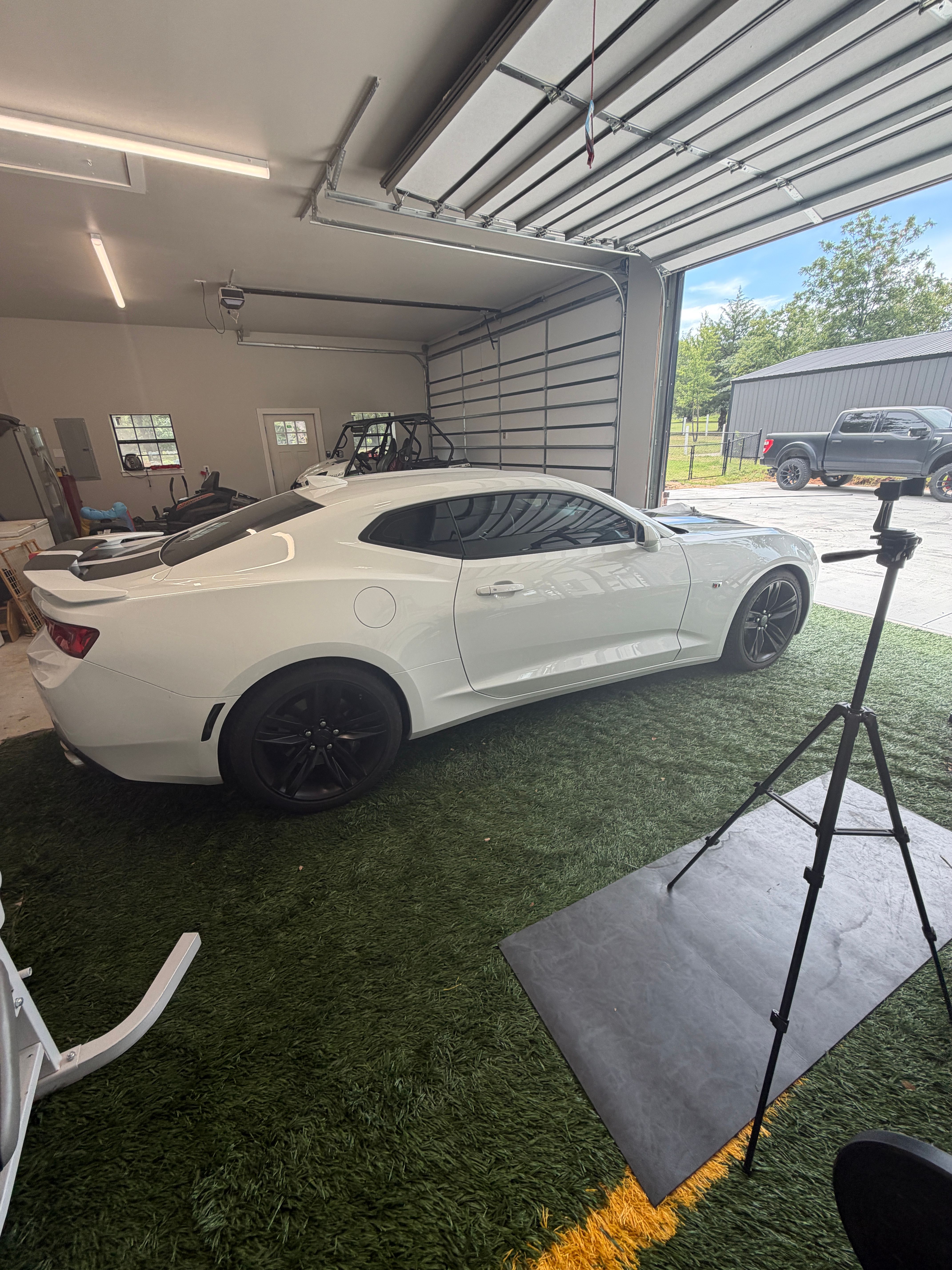 Used 2018 Chevrolet Camaro SS RWD image 4