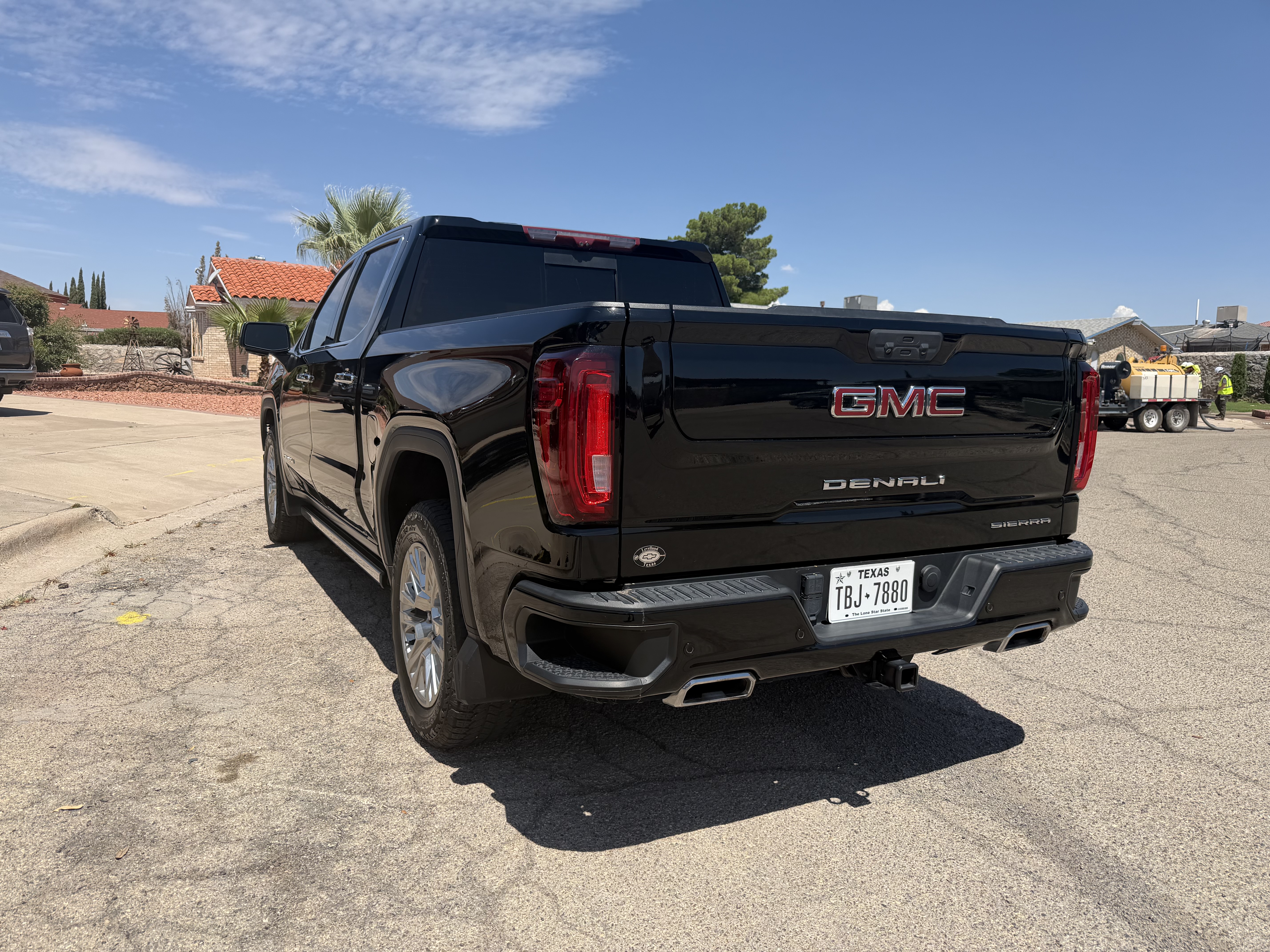 Used 2023 GMC Sierra 1500 Denali w/ Technology Package AWD/4WD image 9