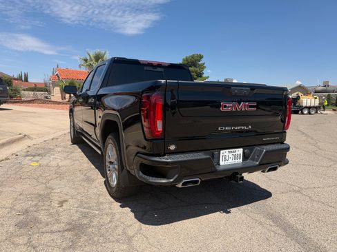 Used 2023 GMC Sierra 1500 Denali w/ Technology Package AWD/4WD image 9