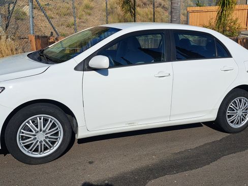 Used 2012 Toyota Corolla LE image 1