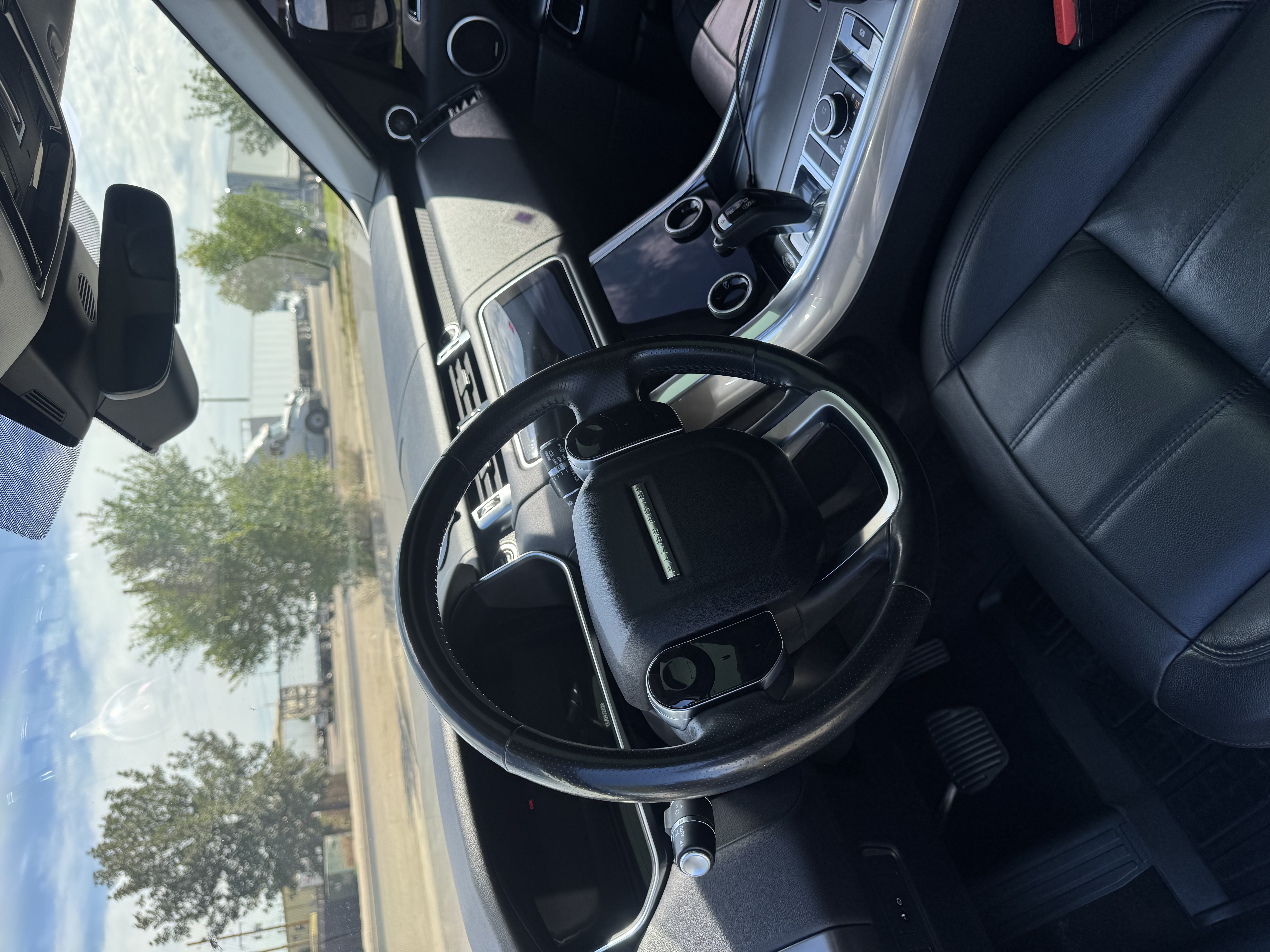 Used 2018 Land Rover Range Rover Sport SE AWD/4WD image 6