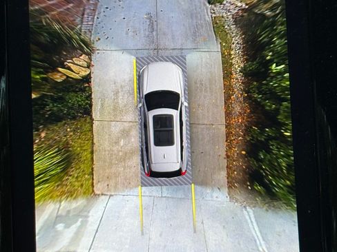 Used 2023 Volvo XC90 T8 Ultimate w/ Lounge Package image 31